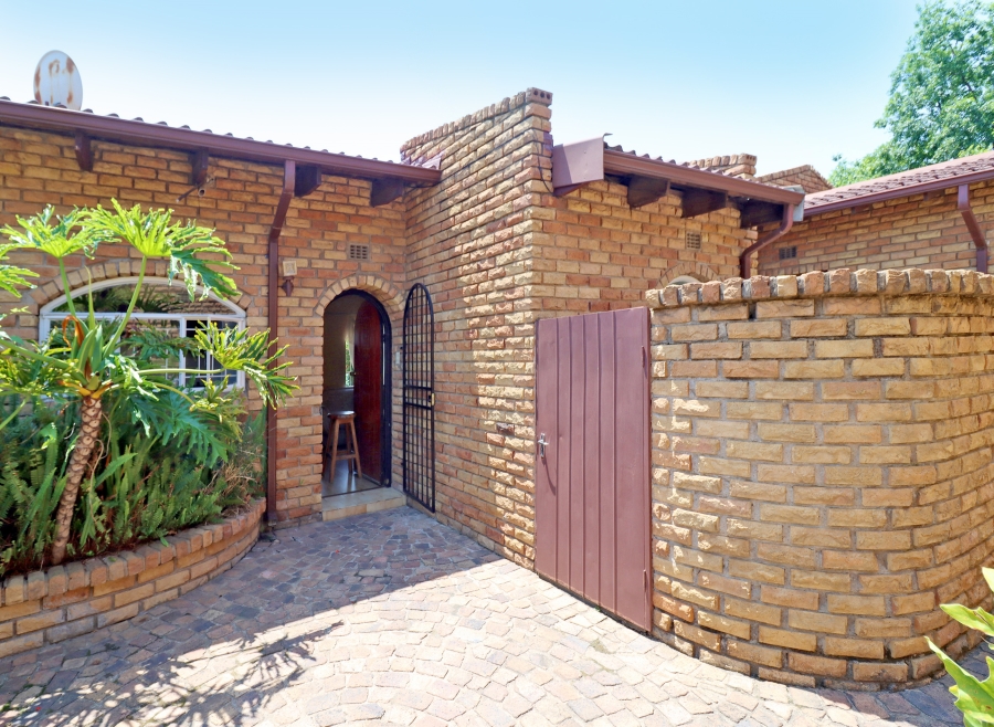1 Bedroom Property for Sale in Corlett Gardens Gauteng
