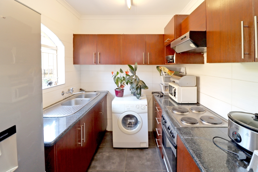 1 Bedroom Property for Sale in Corlett Gardens Gauteng