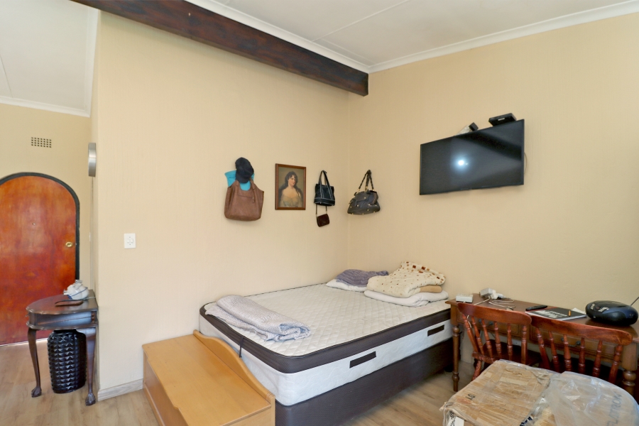 1 Bedroom Property for Sale in Corlett Gardens Gauteng