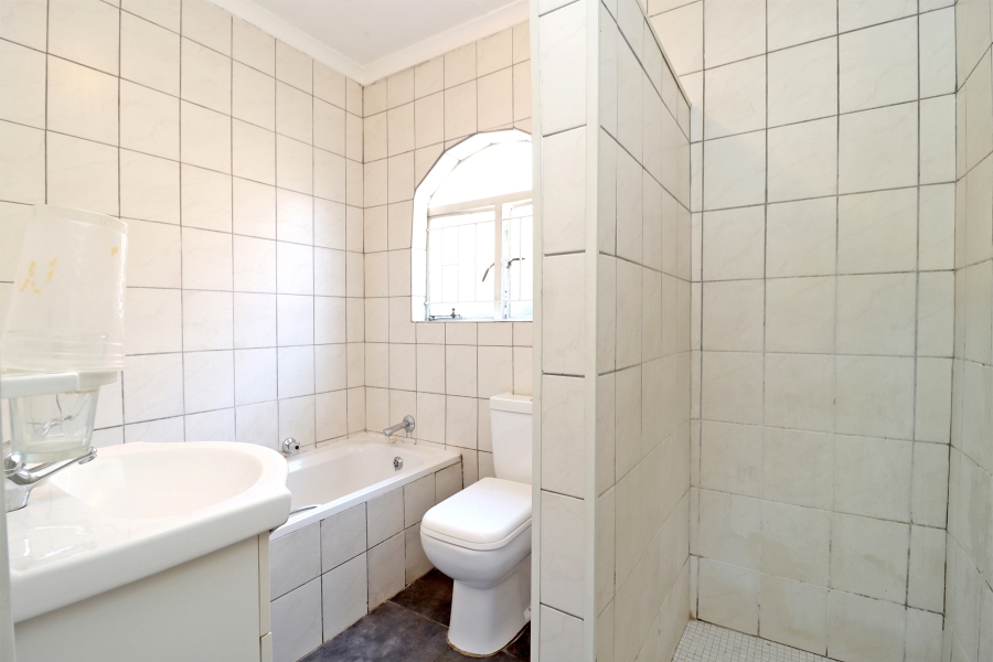 1 Bedroom Property for Sale in Corlett Gardens Gauteng