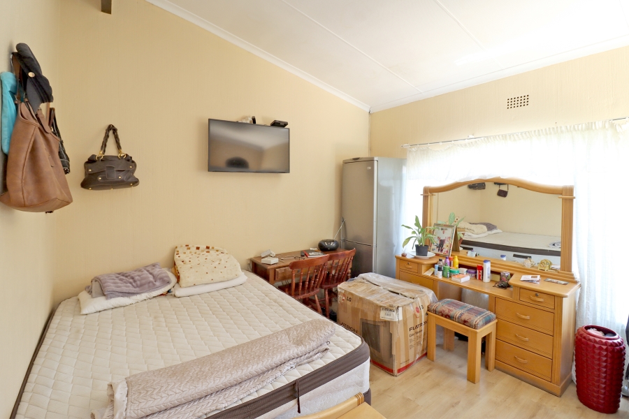 1 Bedroom Property for Sale in Corlett Gardens Gauteng