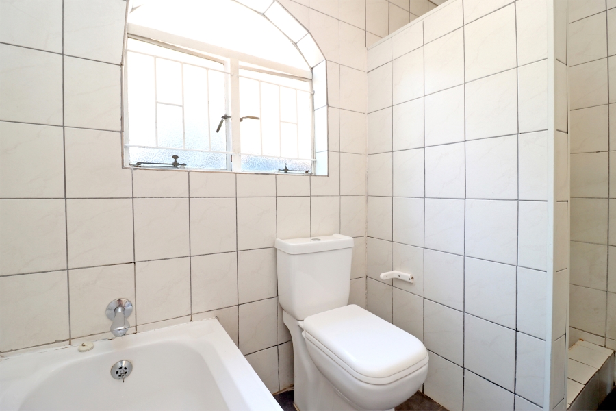 1 Bedroom Property for Sale in Corlett Gardens Gauteng