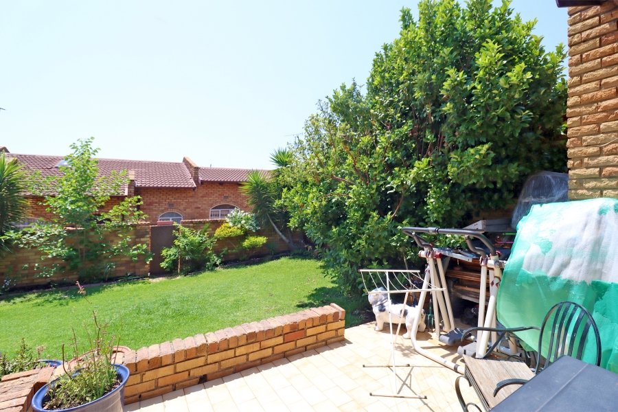 1 Bedroom Property for Sale in Corlett Gardens Gauteng