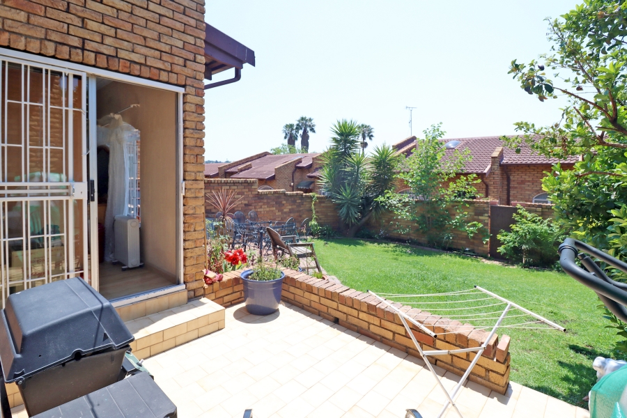 1 Bedroom Property for Sale in Corlett Gardens Gauteng
