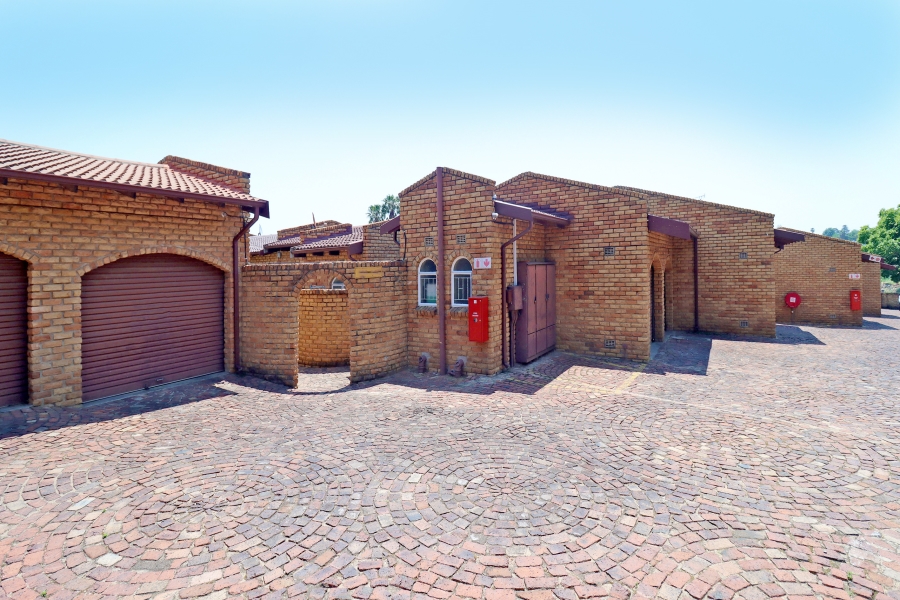 1 Bedroom Property for Sale in Corlett Gardens Gauteng