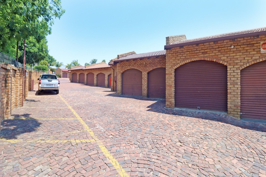 1 Bedroom Property for Sale in Corlett Gardens Gauteng