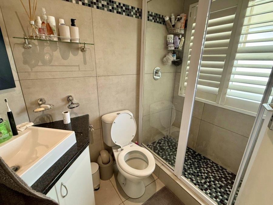 To Let 1 Bedroom Property for Rent in Illovo Gauteng