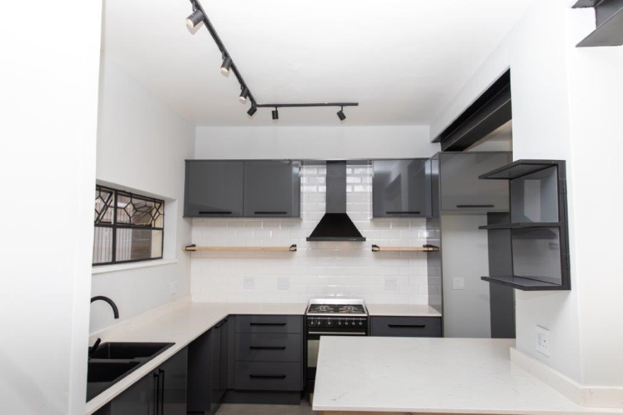 2 Bedroom Property for Sale in Atholl Gauteng