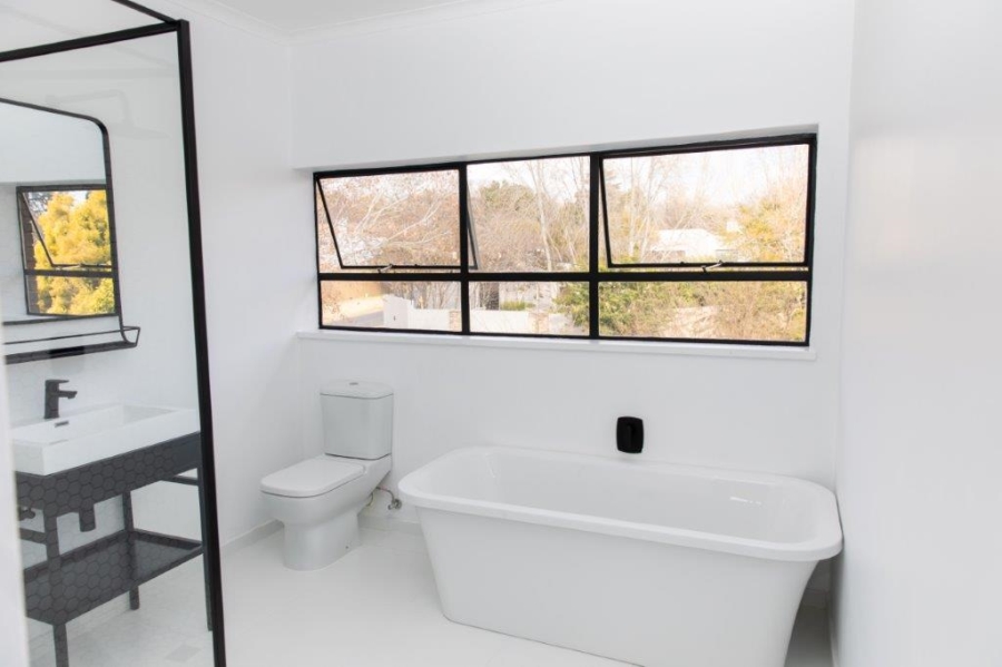 2 Bedroom Property for Sale in Atholl Gauteng