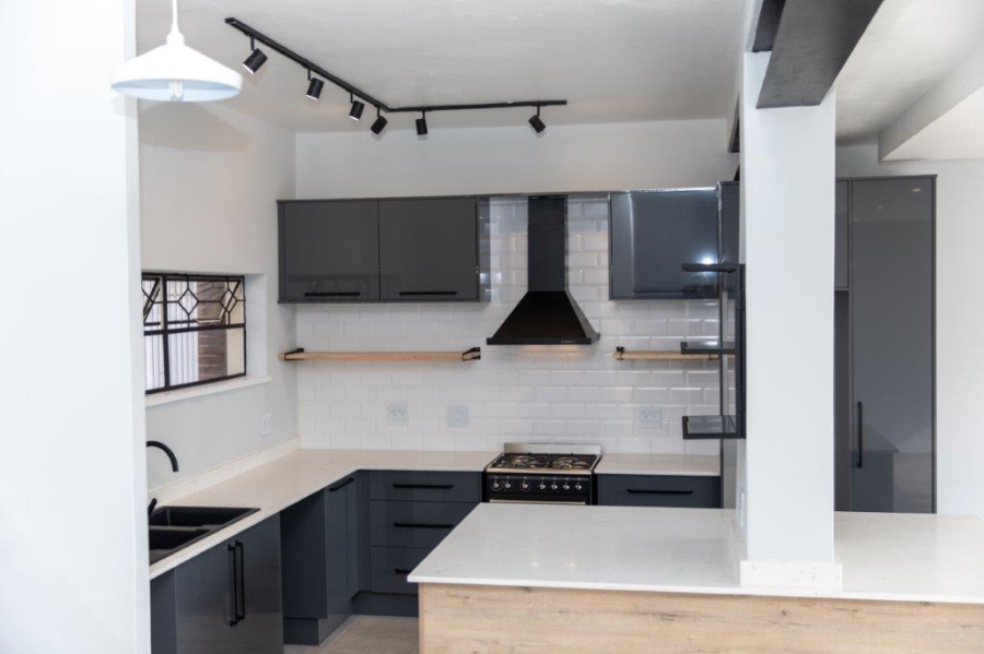 2 Bedroom Property for Sale in Atholl Gauteng