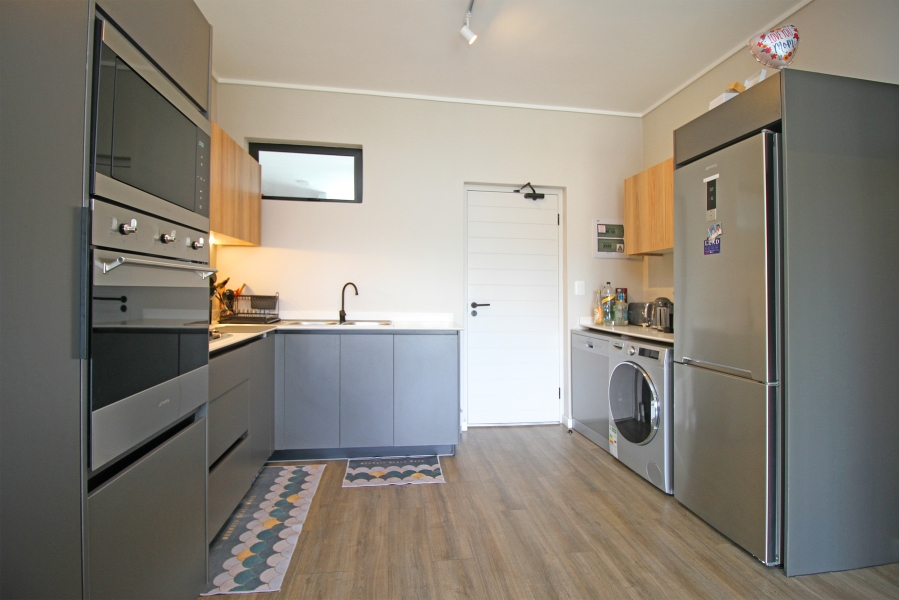 1 Bedroom Property for Sale in Hurlingham Gauteng