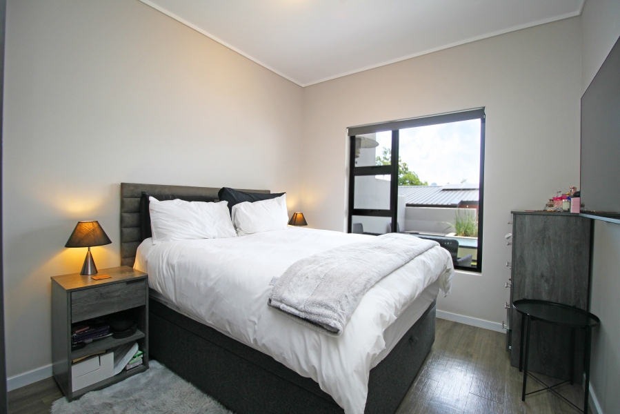 1 Bedroom Property for Sale in Hurlingham Gauteng