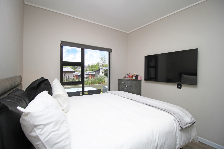 1 Bedroom Property for Sale in Hurlingham Gauteng