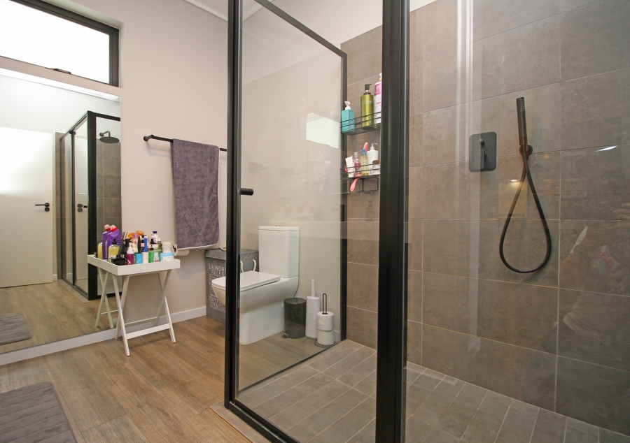 1 Bedroom Property for Sale in Hurlingham Gauteng