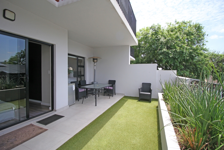 1 Bedroom Property for Sale in Hurlingham Gauteng