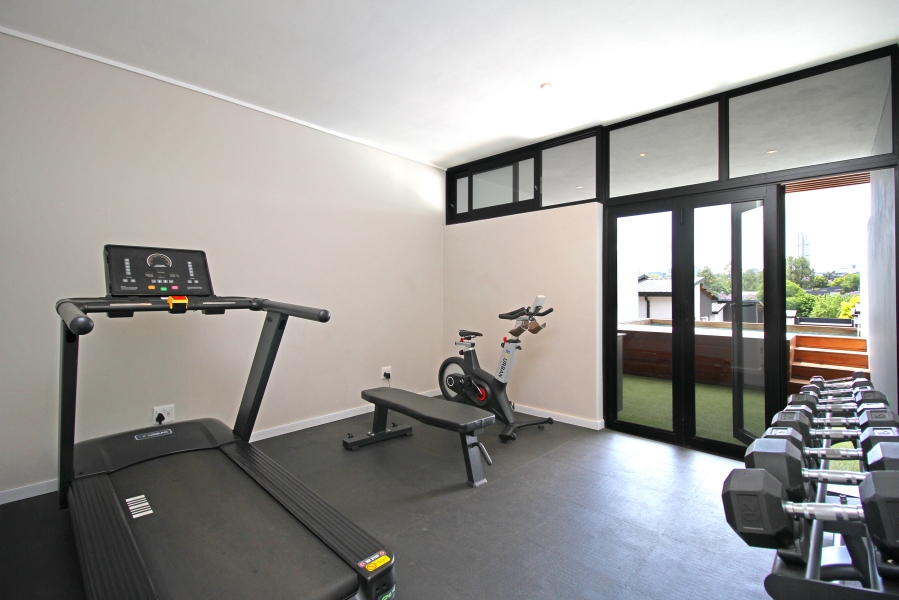 1 Bedroom Property for Sale in Hurlingham Gauteng