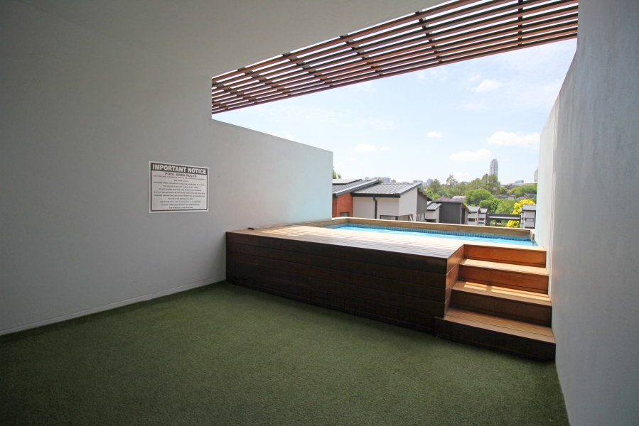 1 Bedroom Property for Sale in Hurlingham Gauteng