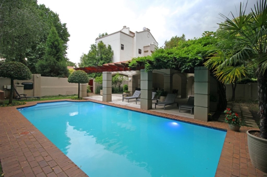 To Let 2 Bedroom Property for Rent in Melrose Gauteng