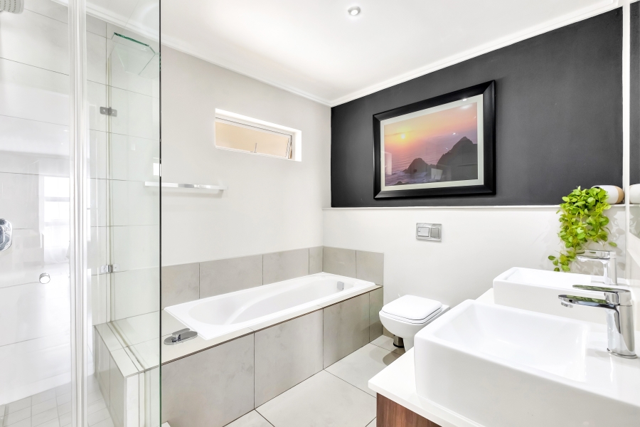 2 Bedroom Property for Sale in Atholl Gauteng