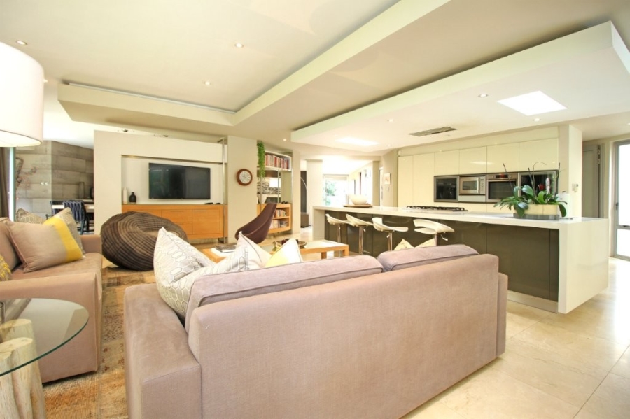 To Let 4 Bedroom Property for Rent in Melrose Gauteng