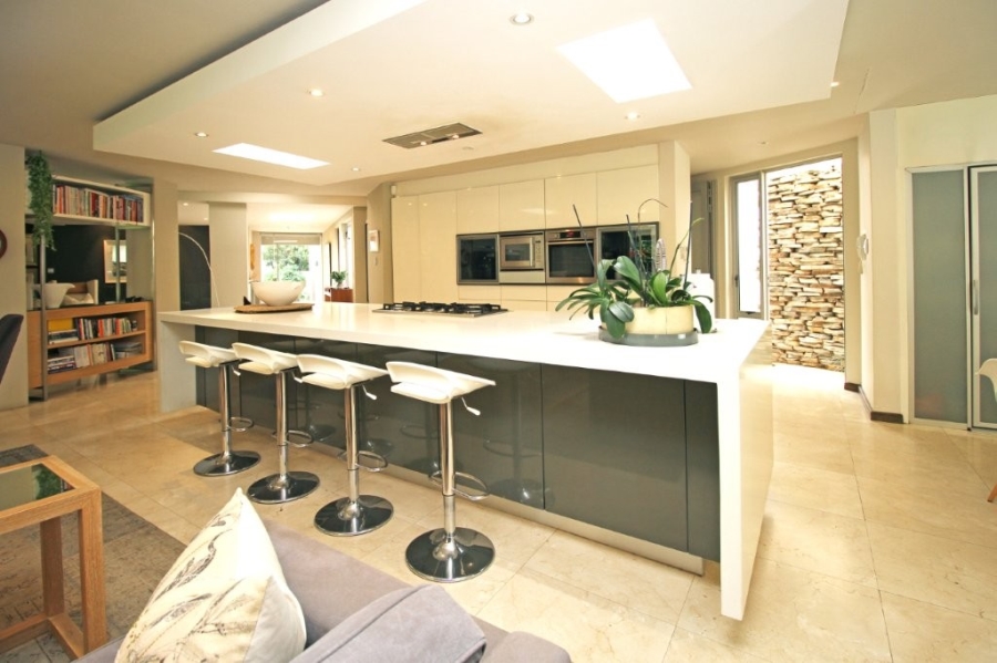 To Let 4 Bedroom Property for Rent in Melrose Gauteng