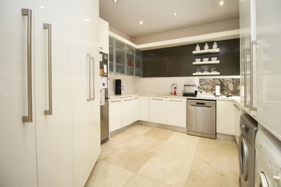 To Let 4 Bedroom Property for Rent in Melrose Gauteng