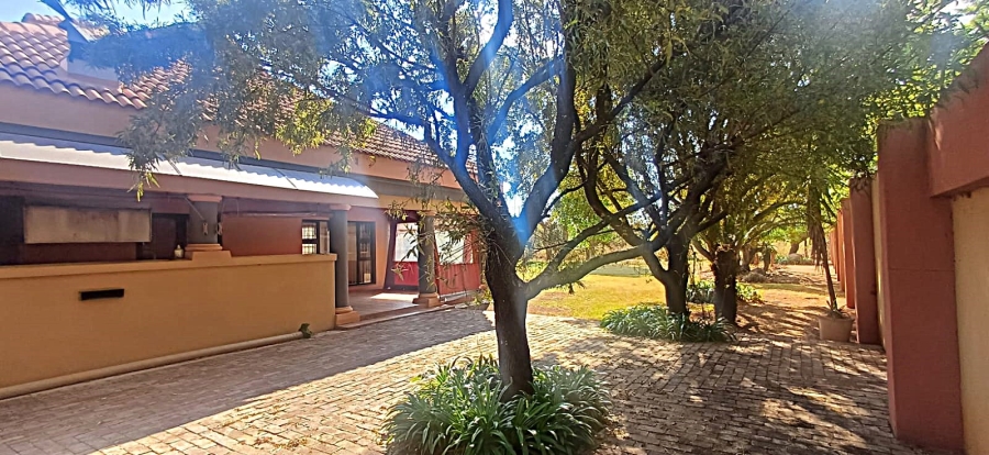 6 Bedroom Property for Sale in Olympus AH Gauteng