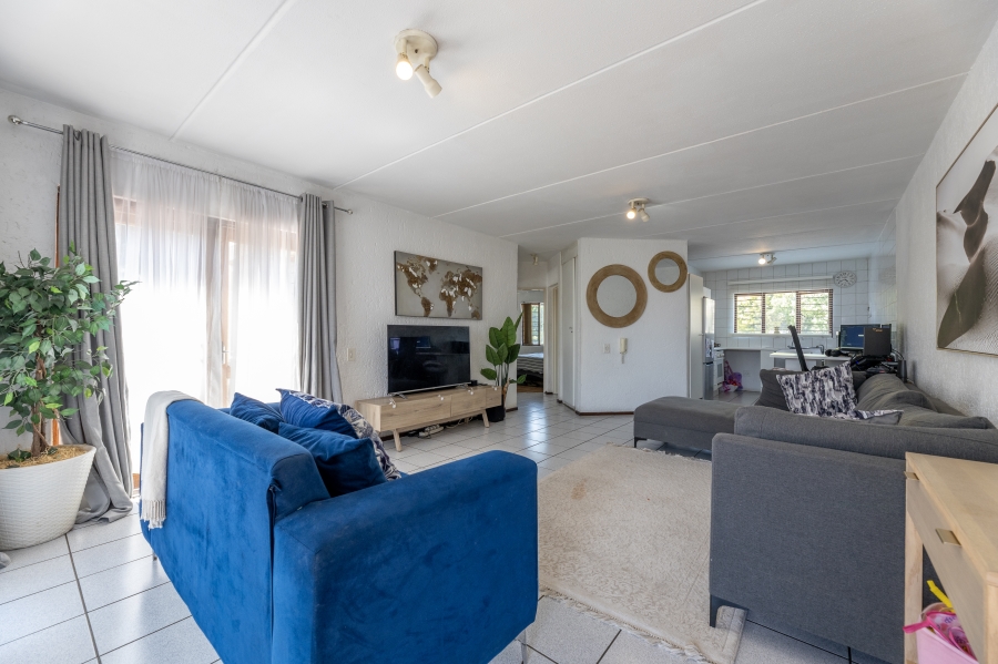 2 Bedroom Property for Sale in Magaliessig Gauteng