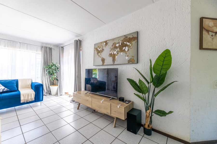 2 Bedroom Property for Sale in Magaliessig Gauteng