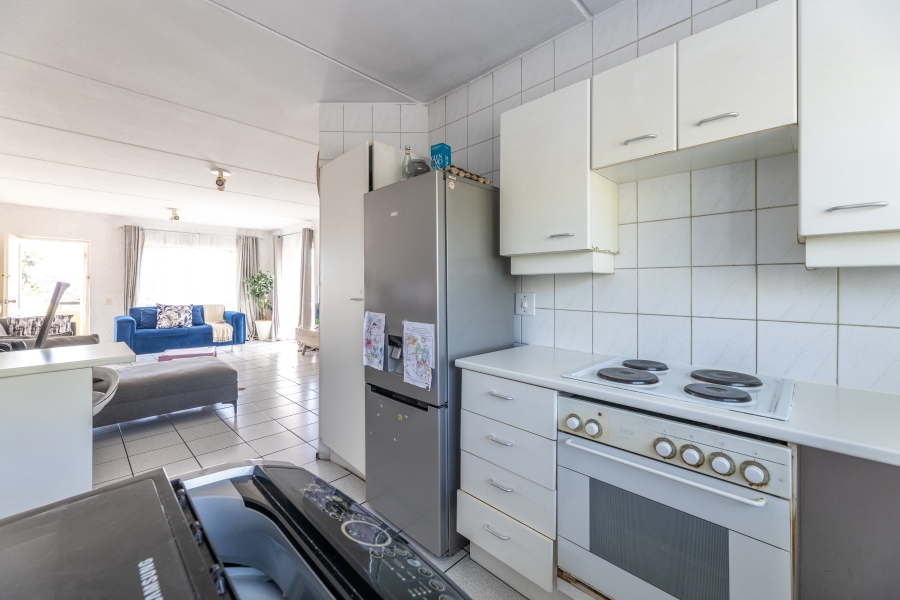 2 Bedroom Property for Sale in Magaliessig Gauteng