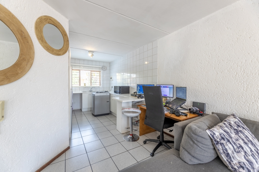 2 Bedroom Property for Sale in Magaliessig Gauteng