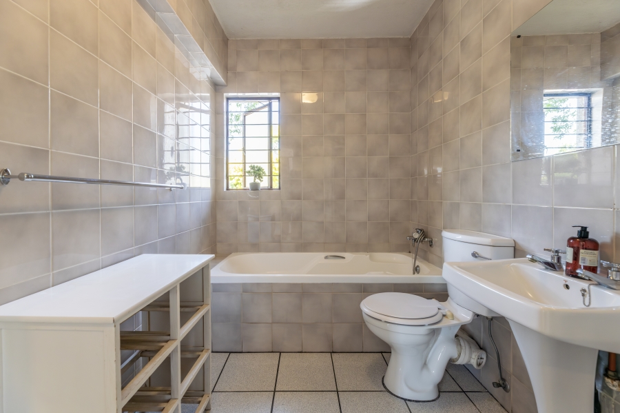 2 Bedroom Property for Sale in Magaliessig Gauteng