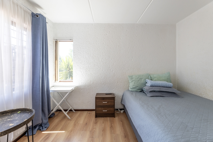 2 Bedroom Property for Sale in Magaliessig Gauteng