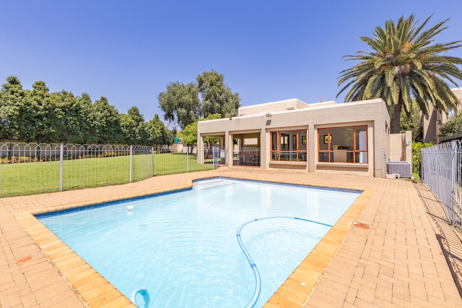 2 Bedroom Property for Sale in Magaliessig Gauteng