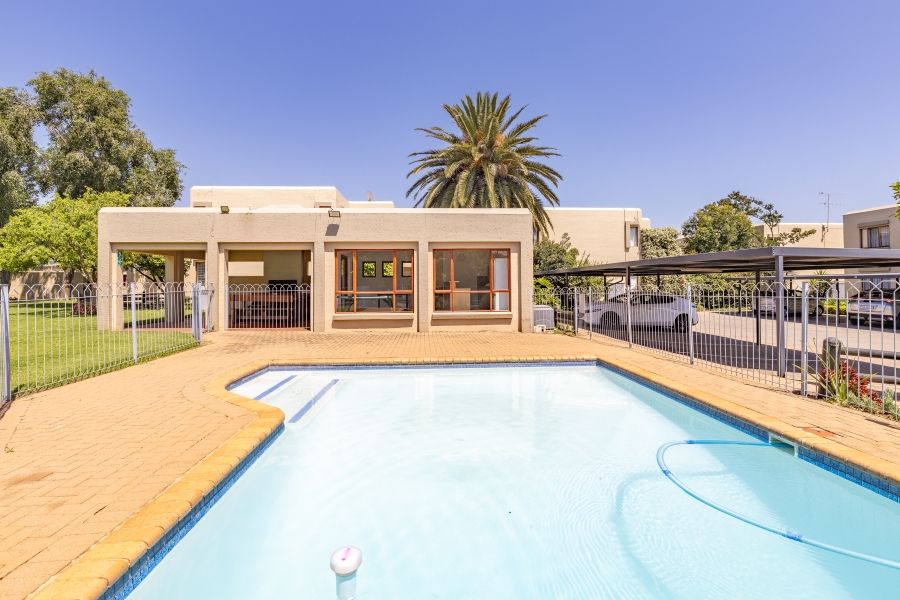 2 Bedroom Property for Sale in Magaliessig Gauteng