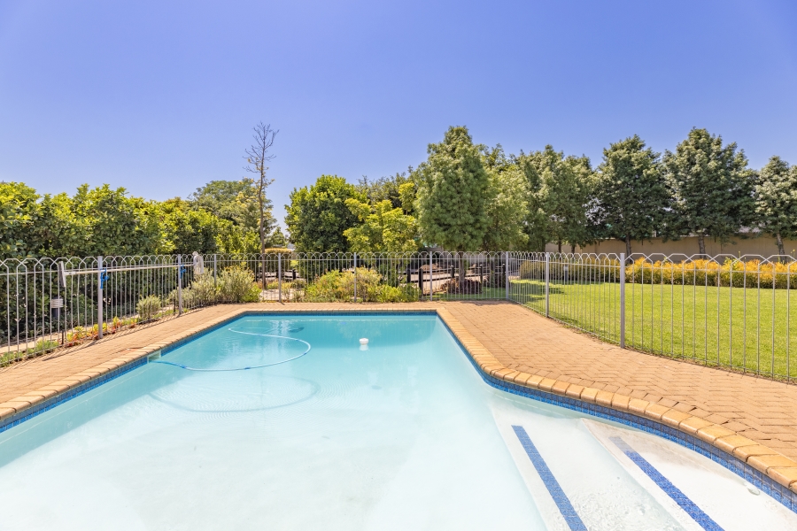 2 Bedroom Property for Sale in Magaliessig Gauteng