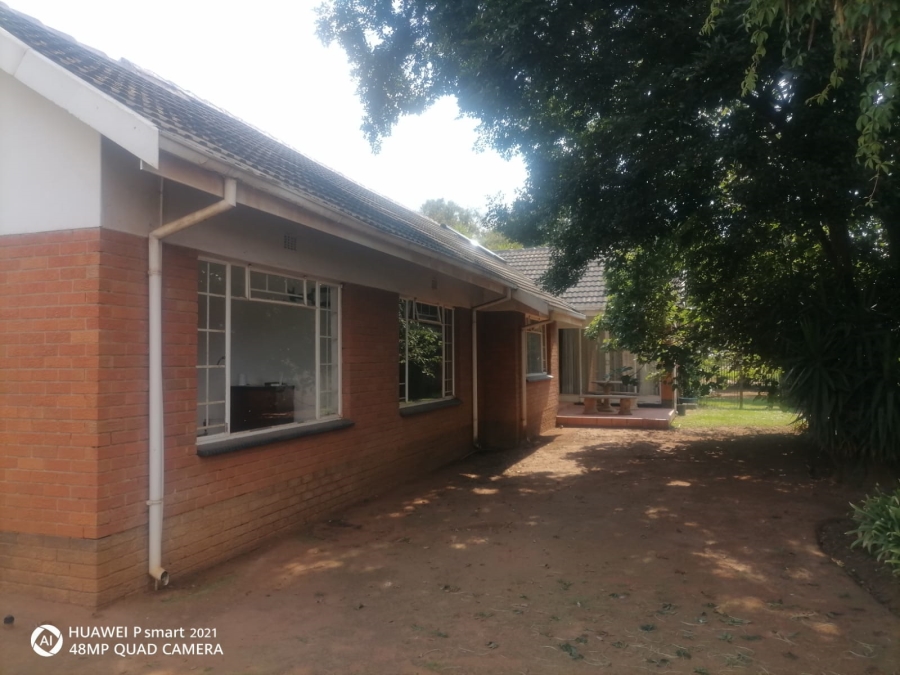 6 Bedroom Property for Sale in Olifantsfontein Gauteng