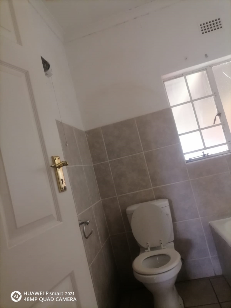 6 Bedroom Property for Sale in Olifantsfontein Gauteng