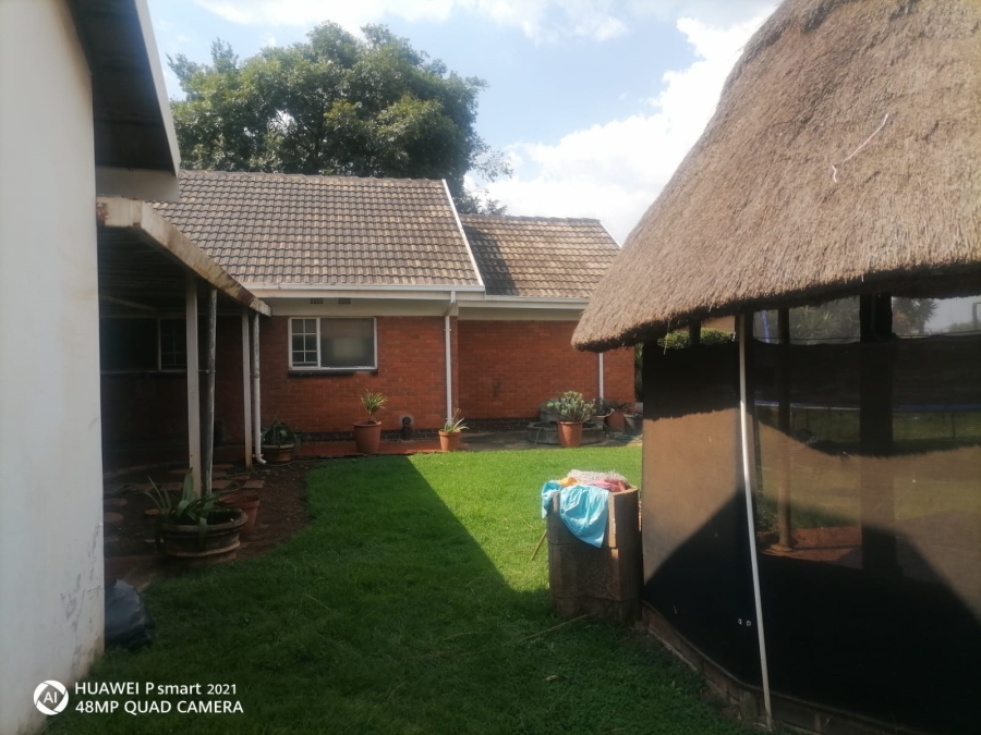 6 Bedroom Property for Sale in Olifantsfontein Gauteng