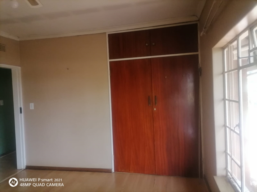 6 Bedroom Property for Sale in Olifantsfontein Gauteng