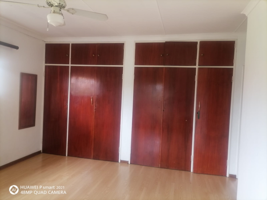 6 Bedroom Property for Sale in Olifantsfontein Gauteng