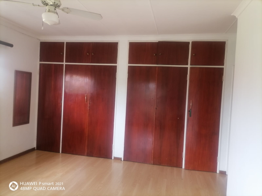 6 Bedroom Property for Sale in Olifantsfontein Gauteng