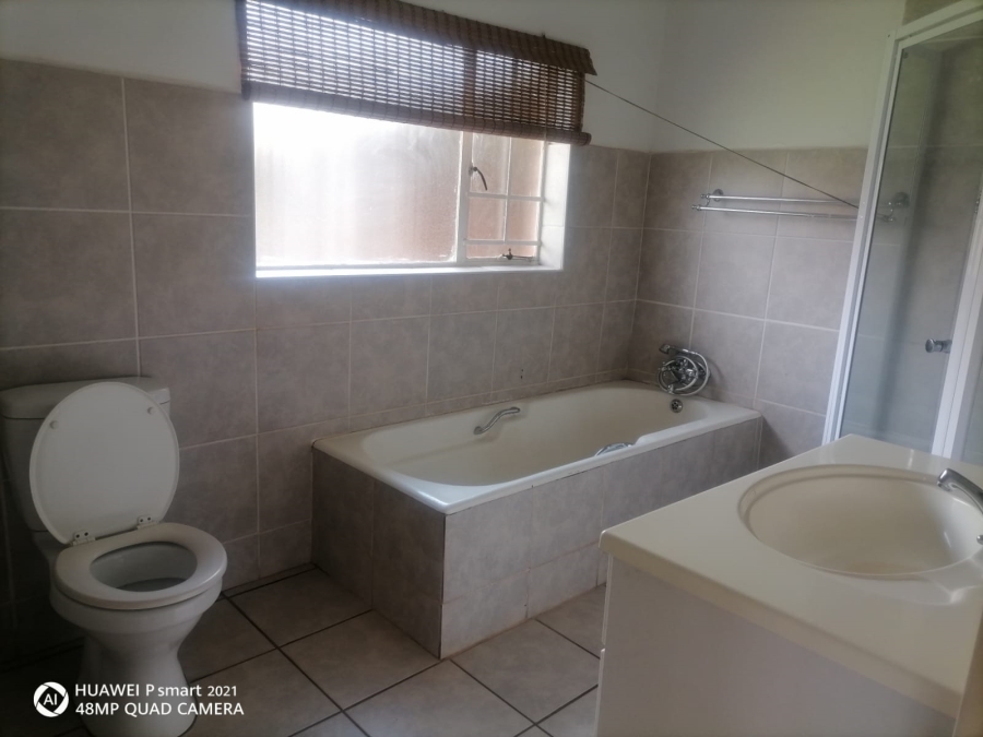 6 Bedroom Property for Sale in Olifantsfontein Gauteng