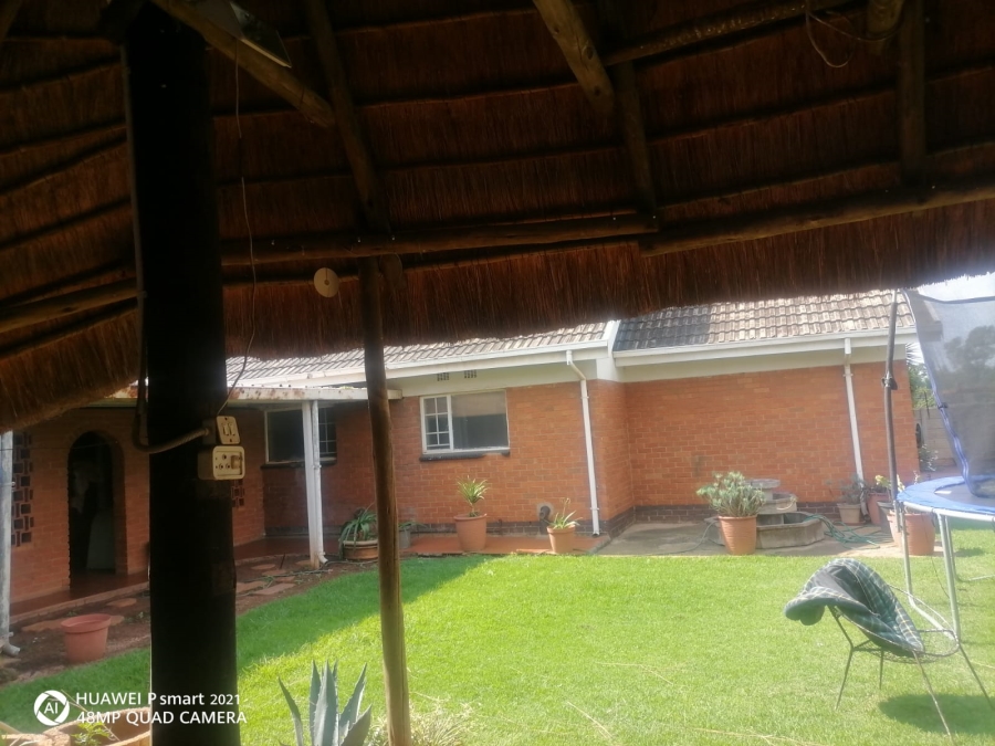 6 Bedroom Property for Sale in Olifantsfontein Gauteng