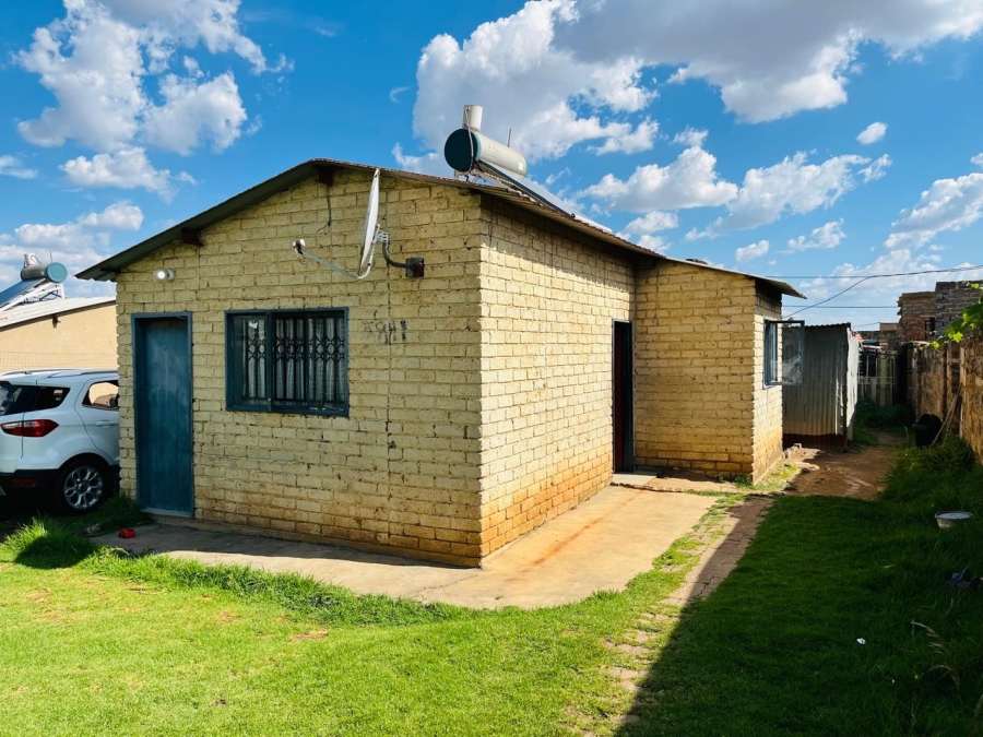 2 Bedroom Property for Sale in Tshepisong Gauteng