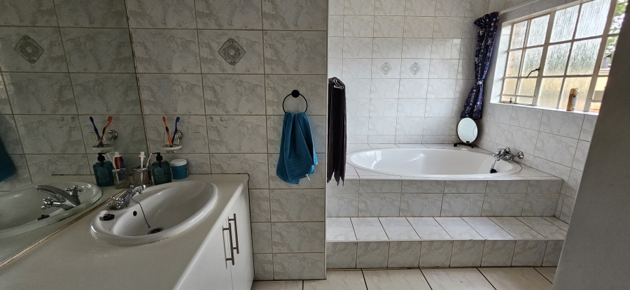 4 Bedroom Property for Sale in Three Rivers East Gauteng