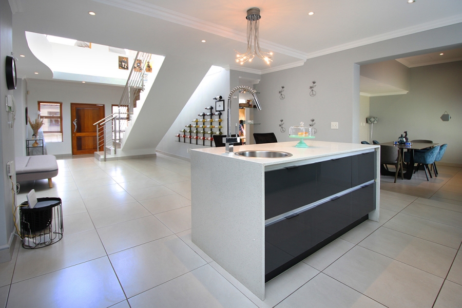 4 Bedroom Property for Sale in Greenstone Hill Gauteng