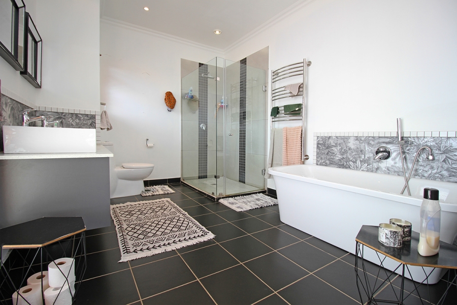 4 Bedroom Property for Sale in Greenstone Hill Gauteng