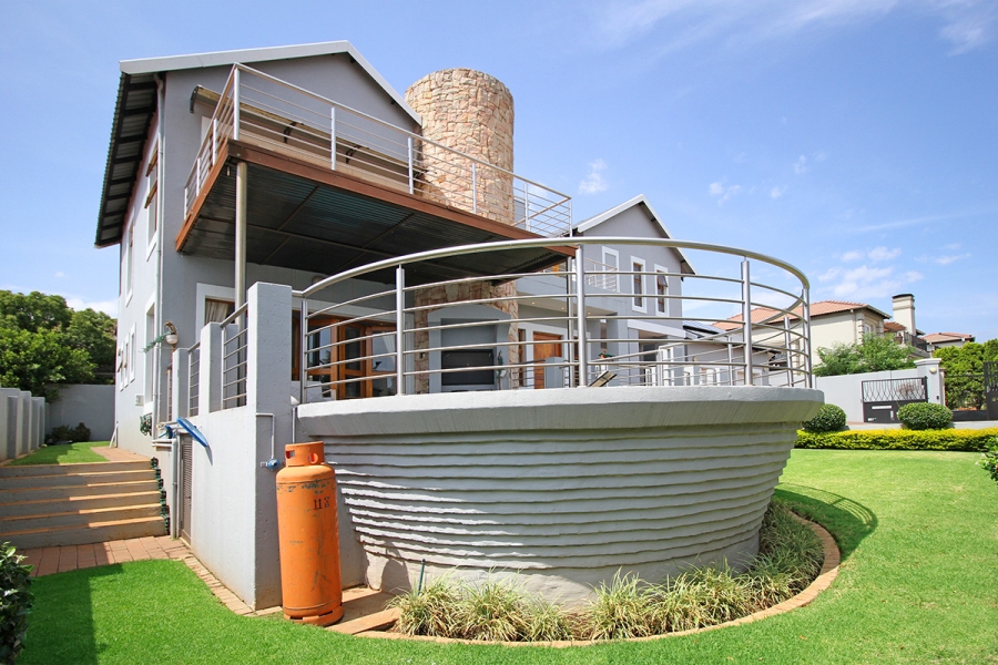 4 Bedroom Property for Sale in Greenstone Hill Gauteng