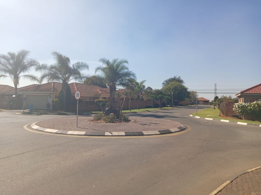 2 Bedroom Property for Sale in Albertsdal Gauteng